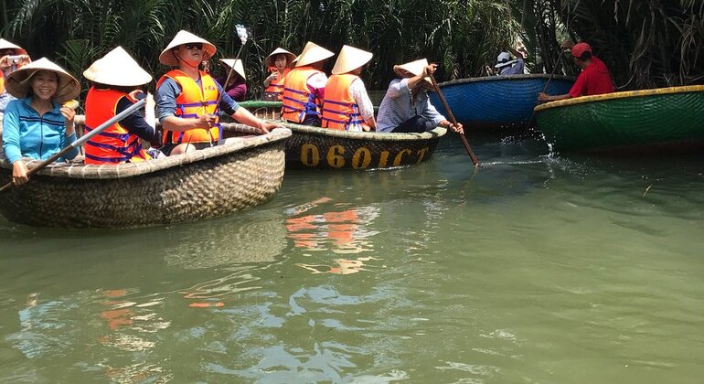 Erleben Sie eine Korbbootfahrt in Hoi An