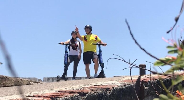 Emocionante recorrido en scooter por la Ciudad Amurallada y Getsemani
