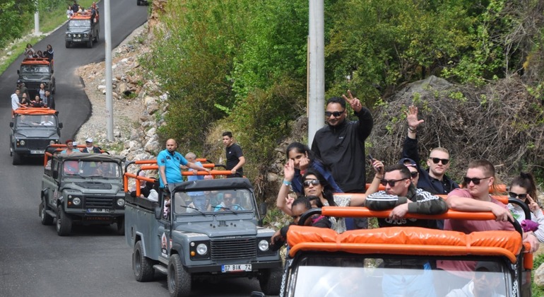 Safari en jeep por los Montes Tauro con almuerzo en el río Dimcay en Alanya