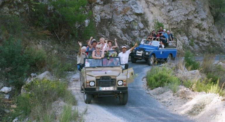 Safari en jeep por los Montes Tauro con almuerzo en el río Dimcay en Alanya