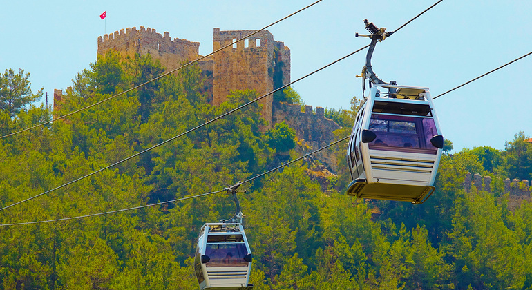 Sunset Alanya City Tour con Teleférico, Cena y Paseo en Barco