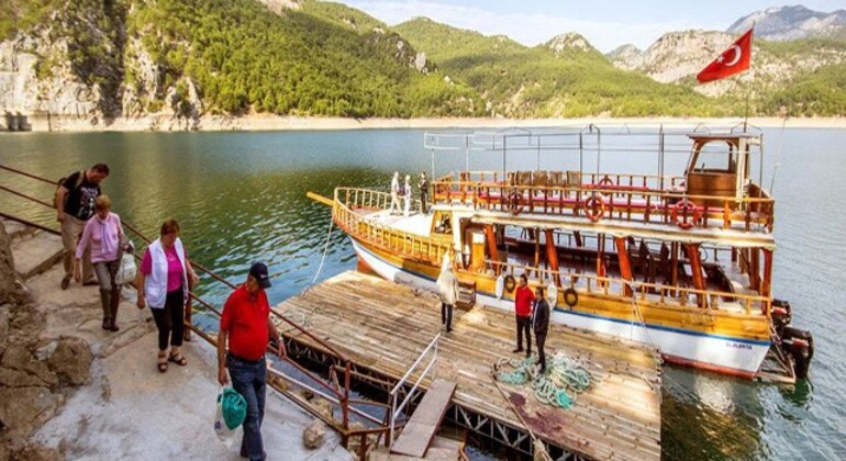 Excursion en bateau dans le canyon vert au départ d'Antalya avec déjeuner et boissons non alcoolisées