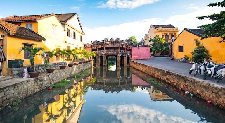 Cruzeiro privado com lanternas em Hoi An no rio Thu Bon