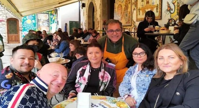 Taormina: Die sizilianischen Farben und Geschmäcker des Weißen Lotus