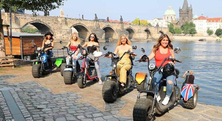 Live-geführte Tour: Harley️ Viewpoints Tour durch Prag