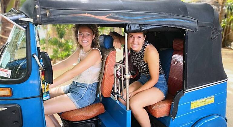 Safari en Tuk Tuk por la bahía de Arugam