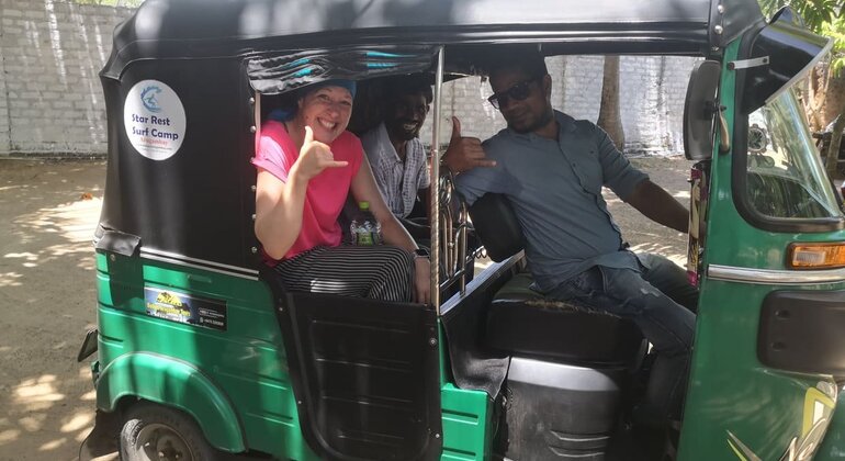 Safari en Tuk Tuk por la bahía de Arugam