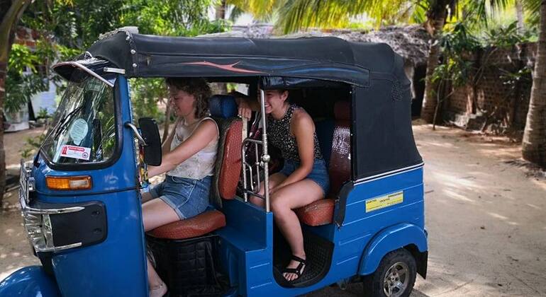 Safari en Tuk Tuk por la bahía de Arugam