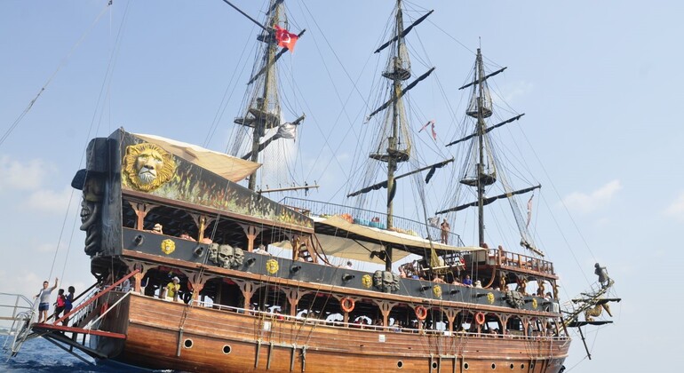 Excursion en bateau sur la rivière Manavgat au départ d'Antalya avec chute d'eau et bazar turc