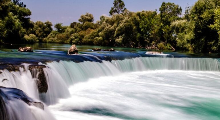 Excursion en bateau sur la rivière Manavgat au départ d'Antalya avec chute d'eau et bazar turc