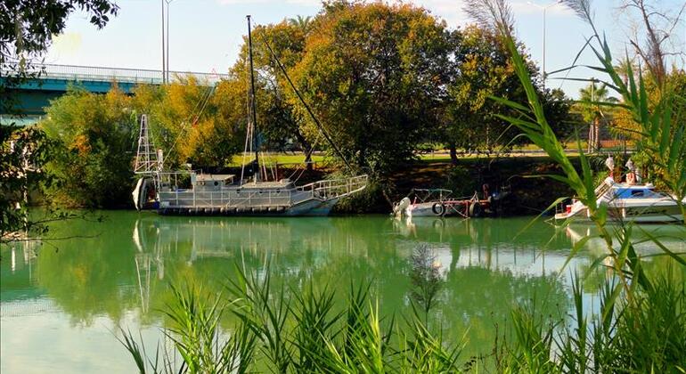 Excursion en bateau sur la rivière Manavgat au départ d'Antalya avec chute d'eau et bazar turc