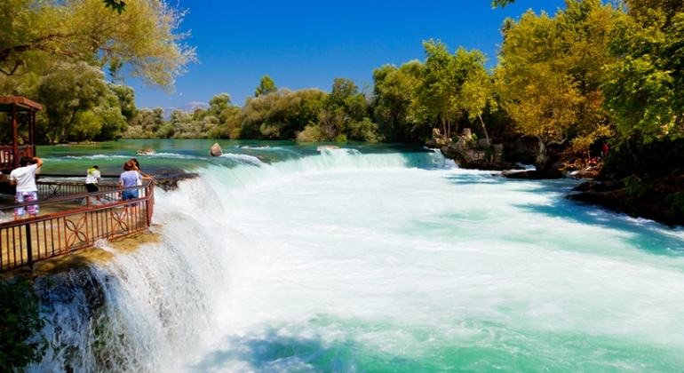 Excursion en bateau sur la rivière Manavgat au départ d'Antalya avec chute d'eau et bazar turc