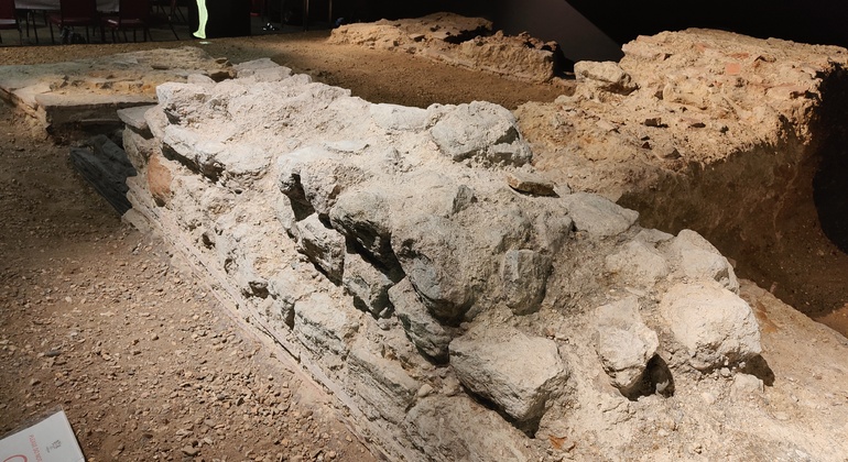 City of London Historical Tour : Origins to Empire