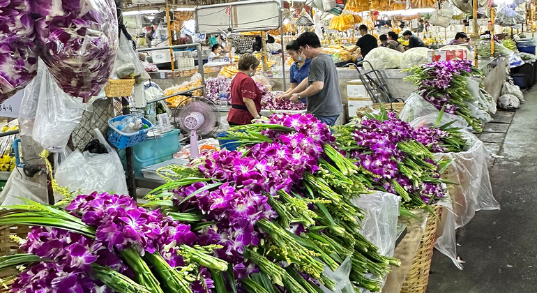 Bangkok Night Tour: Food, Temple & Tuk-Tuk