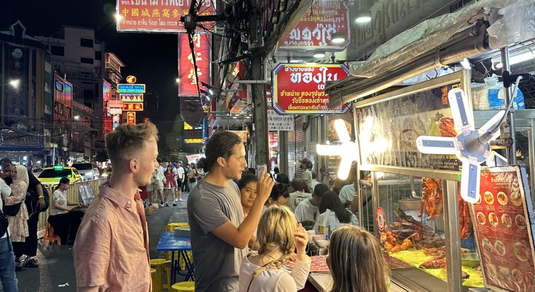Bangkok Night Tour: Food, Temple & Tuk-Tuk