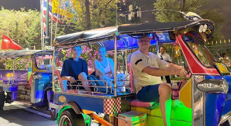 Bangkok Night Tour: Food, Temple & Tuk-Tuk