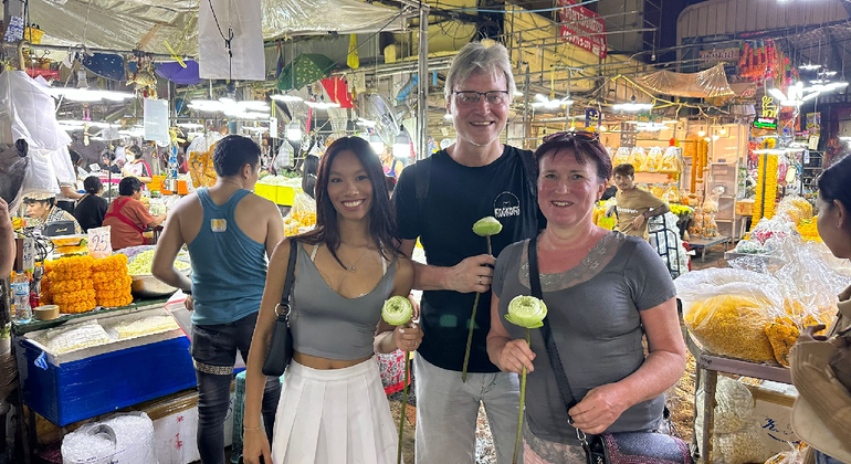 Bangkok Night Tour: Food, Temple & Tuk-Tuk