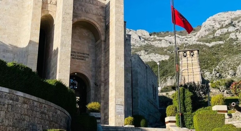 Recorrido cultural e histórico por Tirana y Kruja