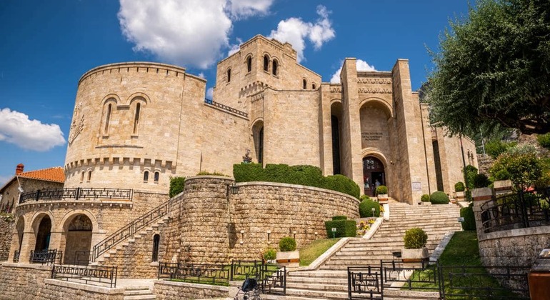 Recorrido cultural e histórico por Tirana y Kruja