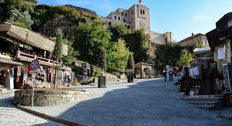 Recorrido cultural e histórico por Tirana y Kruja