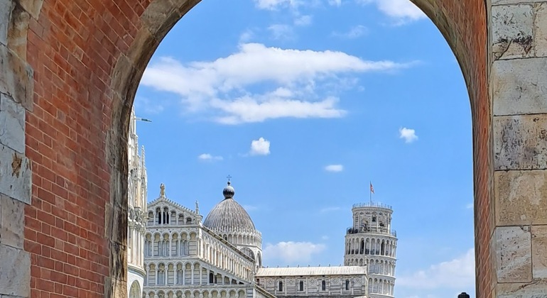 Visite la ciudad de Pisa con la entrada a la Catedral y la Torre Inclinada