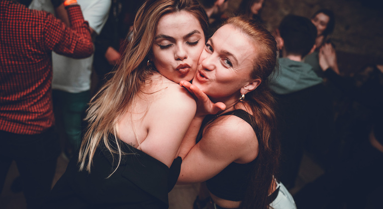 Pub Crawl Krakau - Eine Stunde kostenlose Getränke, dann Party die ganze Nacht