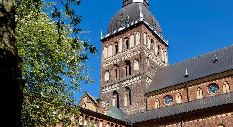 Discover Old Riga: A Walking Tour Through Time