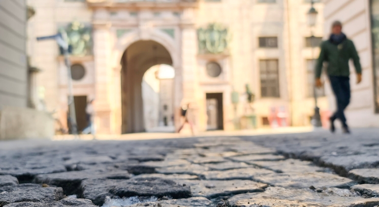 Color Rush Tour of Munich: From Old Town to Spray-Painted Cards
