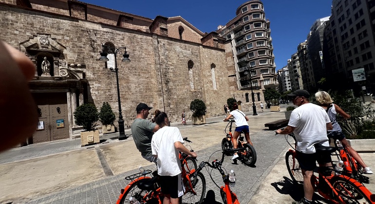 Circuit de 2,5 heures à vélo ou en e-bike avec guide pour découvrir les points forts de Valence
