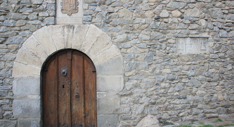 Andorra la Vella: Old Town and Commercial Axis