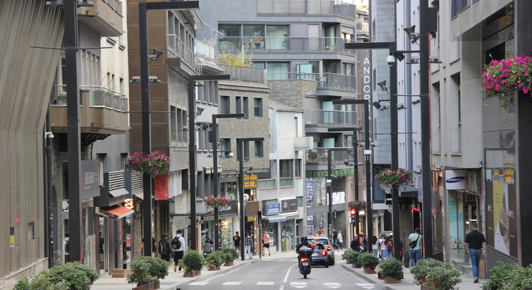 Andorra la Vella: Old Town and Commercial Axis