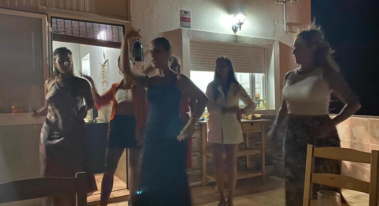 Free Performance: Flamenco Class in Terraza al Viento