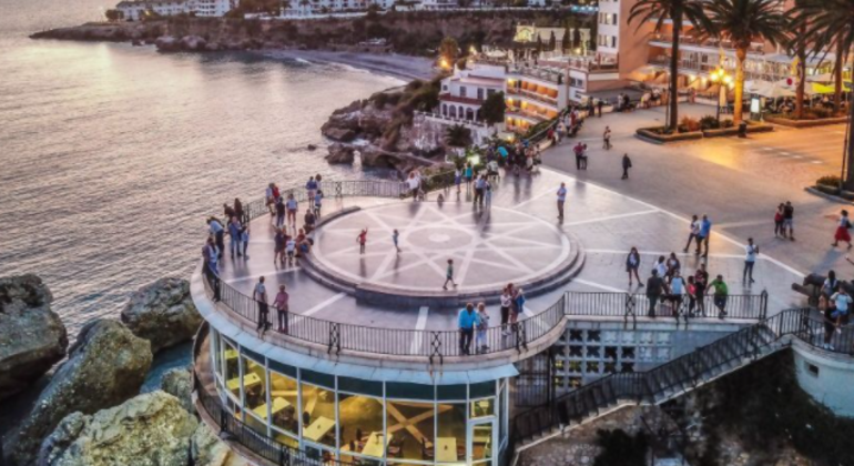 Tour a piedi di Nerja e Frigiliana Degustazione di vino e vermouth