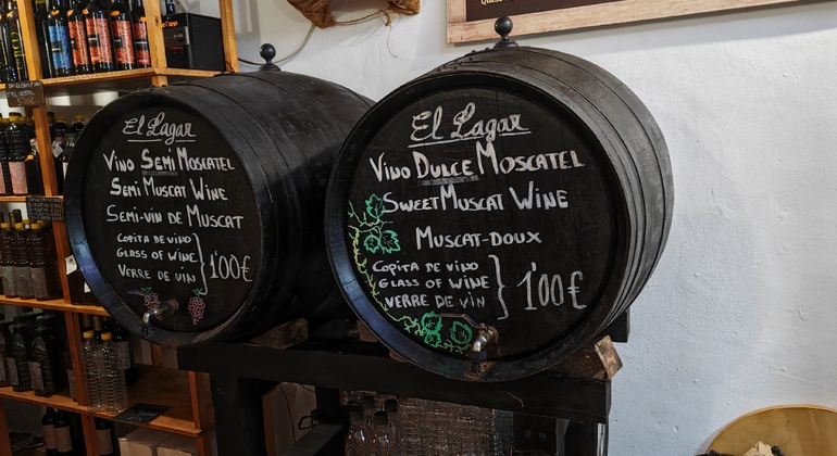 Tour a piedi di Nerja e Frigiliana Degustazione di vino e vermouth