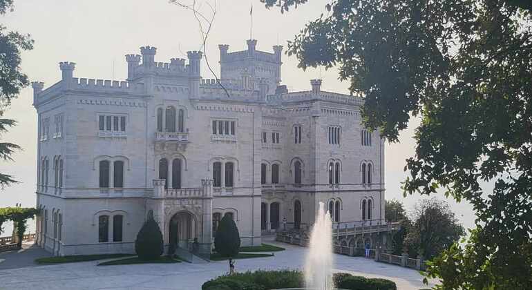 Miramare: El Castillo más Romántico, Bello y Triste