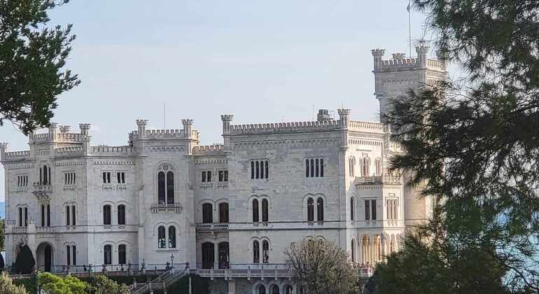 Miramare: El Castillo más Romántico, Bello y Triste