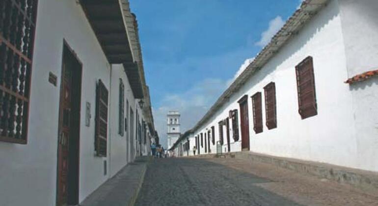 Discover Colonial Giron Colonial and its Traditional Food