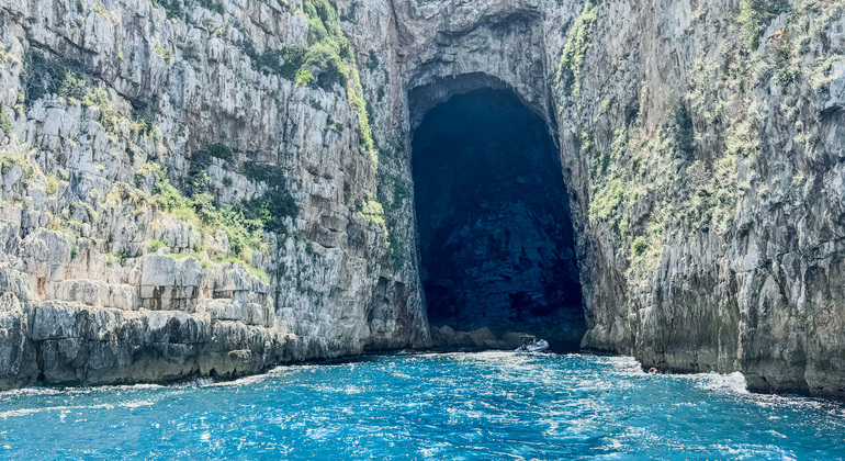 Abenteuer Blaue Edelsteinhöhle und Grama Bay