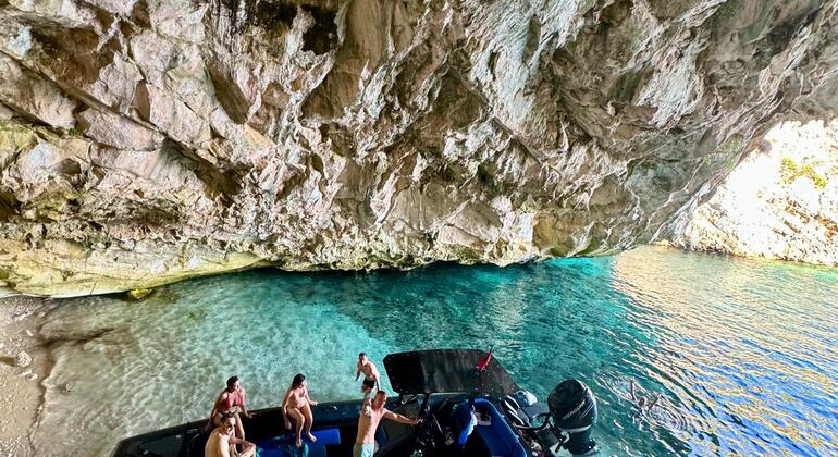 Abenteuer Blaue Edelsteinhöhle und Grama Bay
