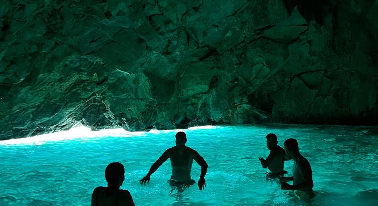 Abenteuer Blaue Edelsteinhöhle und Grama Bay