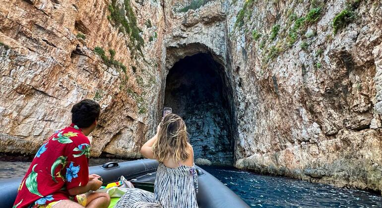 Von Vlore aus: Haxhi-Ali-Höhle und Karaburun-Abenteuer