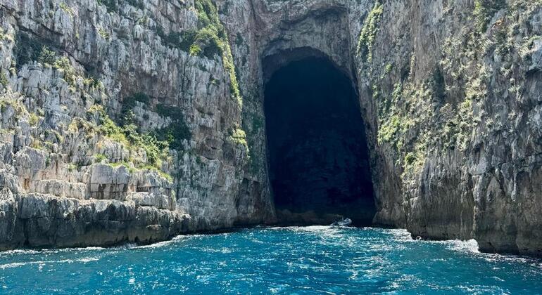 Von Vlore aus: Haxhi-Ali-Höhle und Karaburun-Abenteuer