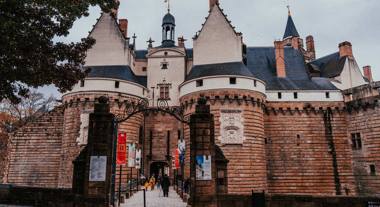 Sightseeing Tour of Nantes with a Tour Guide