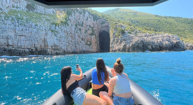 Geführte Besichtigung der Dafina-Bucht und der Haxhi-Ali-Höhle in Vlore