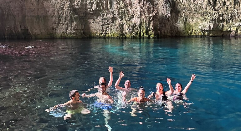 Geführte Besichtigung der Dafina-Bucht und der Haxhi-Ali-Höhle in Vlore