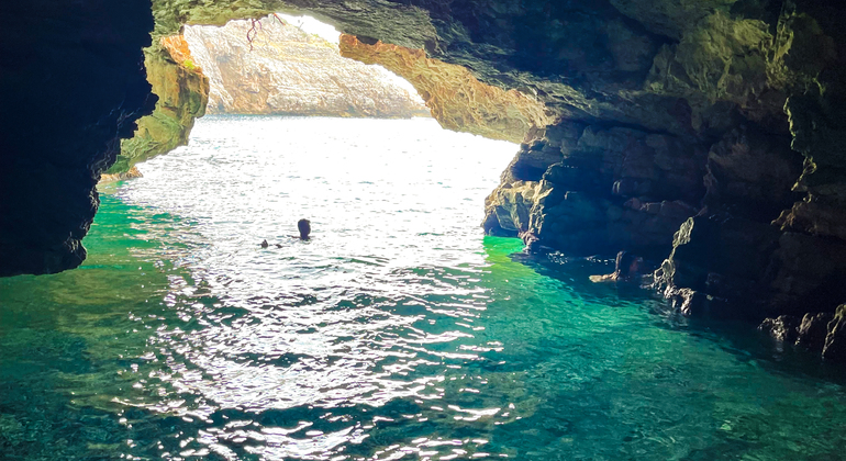Geführte Besichtigung der Dafina-Bucht und der Haxhi-Ali-Höhle in Vlore