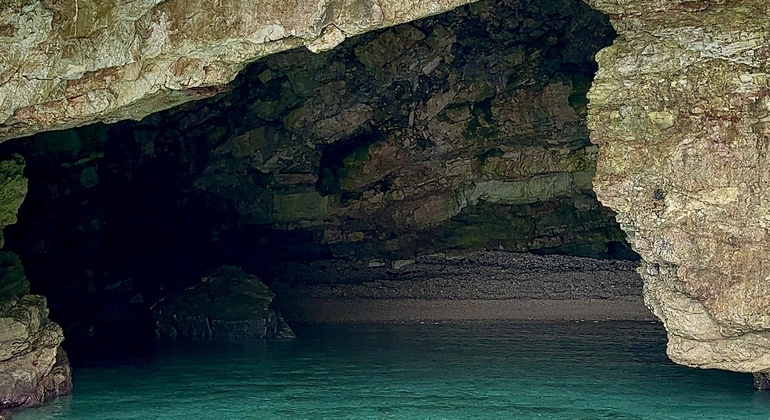 Geführte Besichtigung der Dafina-Bucht und der Haxhi-Ali-Höhle in Vlore