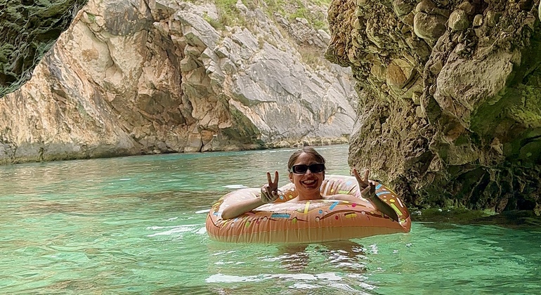 Geführte Besichtigung der Dafina-Bucht und der Haxhi-Ali-Höhle in Vlore