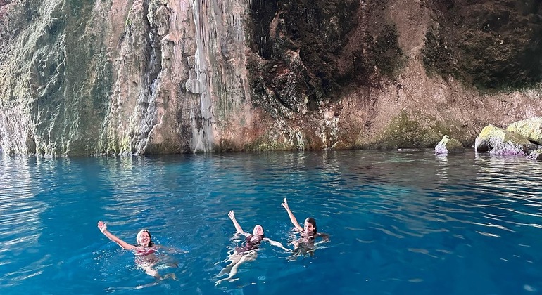 Erkunden Sie die Haxhi Ali Höhle und die Karburun Halbinsel mit dem Schnellboot