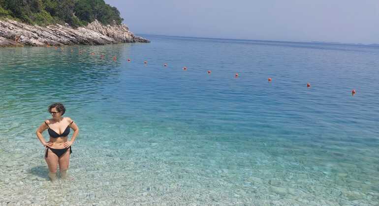 Abenteuer zur Grama Bay und Blue Gem Cave Speedboat Tour